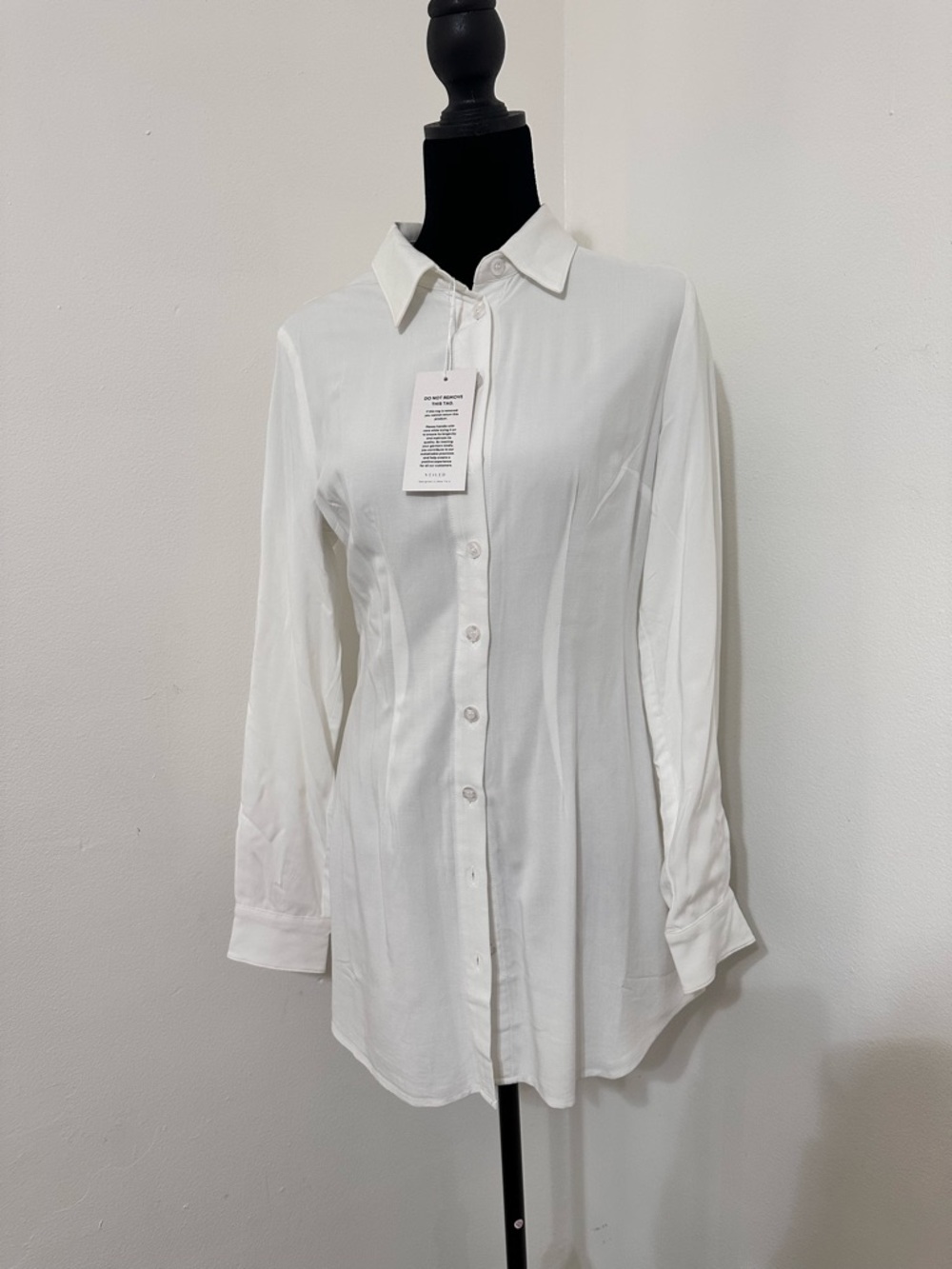 VEILED Classic White Button-Up Shirt